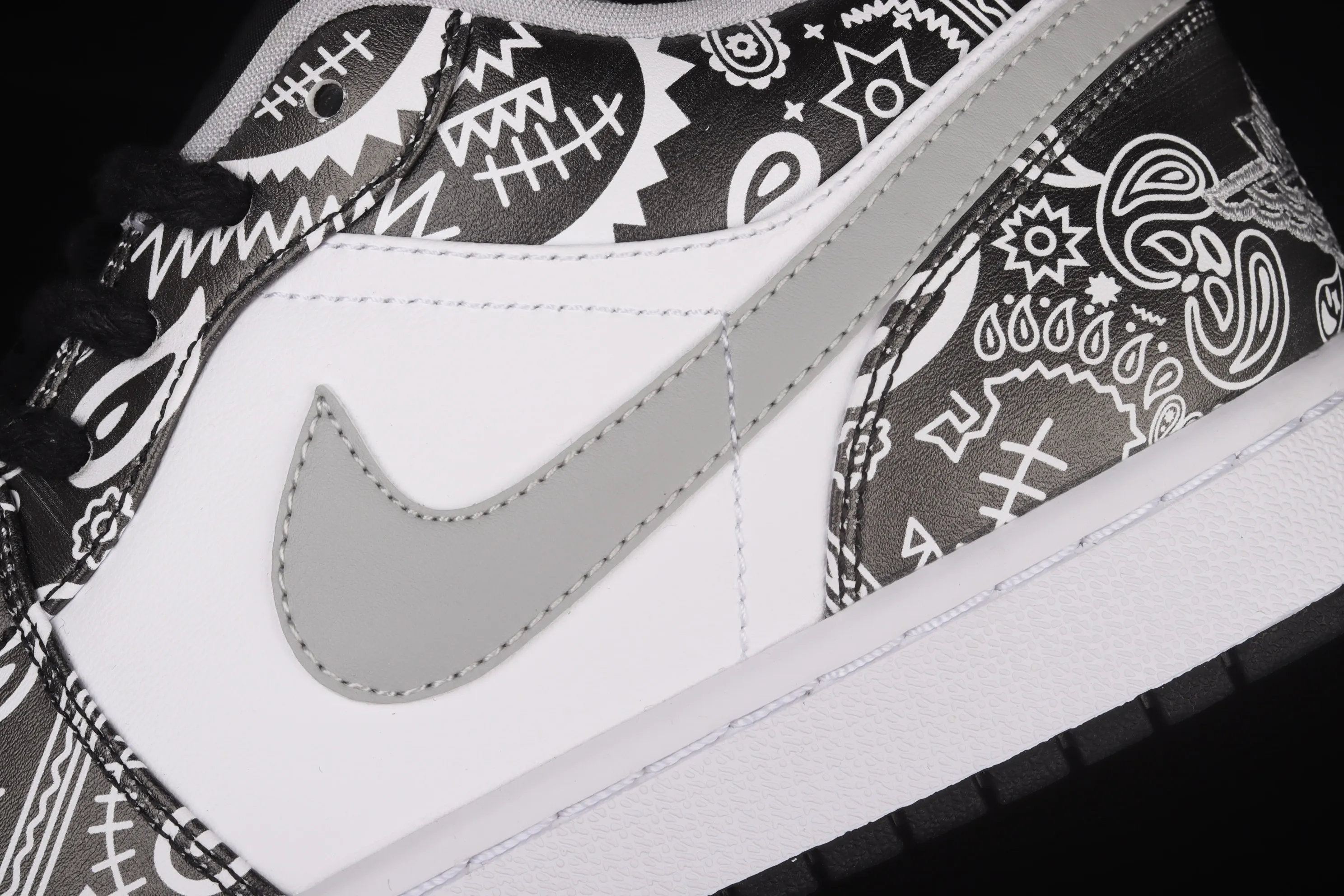All categories Air Jordan Jordan series basketball shoes Air Jordan 1 Low Air Jordan 1 Low AJ1 Joe 1 painted hand-painted cashew flower low-top cultural basketball shoes 553558-040